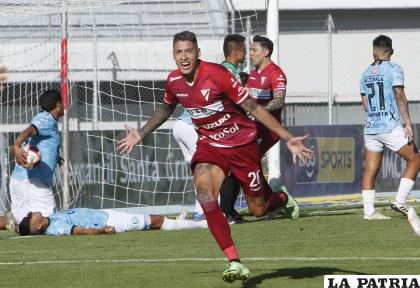 Nelson Cabrera fue autor de dos goles para el triunfo de los “millonarios” en Cochabamba /APG