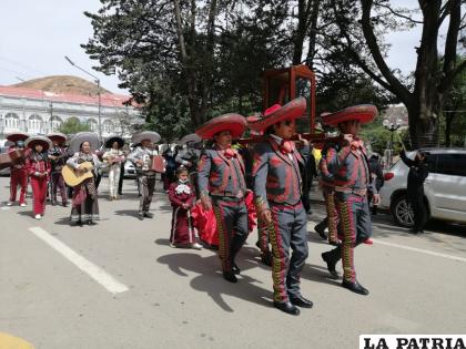 Serenata a la Virgen de Guadalupe /LA PATRIA