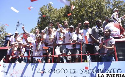 Los jugadores de Independiente gozan del cariño de la gente /apg
