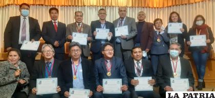 Todos ellos recibieron el certificado de reconocimiento y una medalla /LA PATRIA
