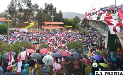 La concentración de personas en el cabildo de Potosí /Comcipo