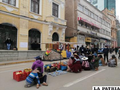 Protesta de los vendedores de la calle 4 del Mercado Kantuta /LA PATRIA