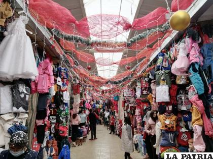 Calle Velasco fue premiada por su decoración navideña /LA PATRIA