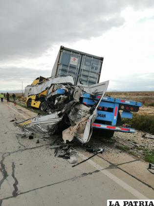 Aparentemente, el tráiler no tenía señalización al estacionar a un costado de la vía /Cortesía