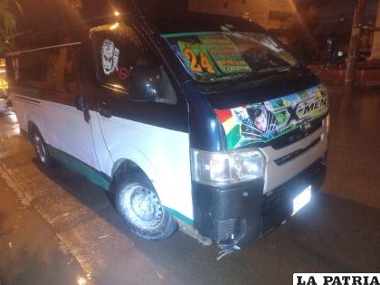 El minibusista habría chocado contra el patrullero por falta de precaución /Cortesía