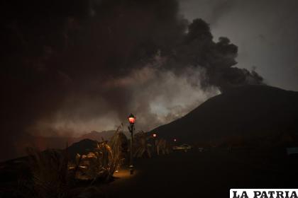 Los efectos de la erupción volcánica en Las Manchas, en La Palma /FOTO AP /EMILIO MORENATTI