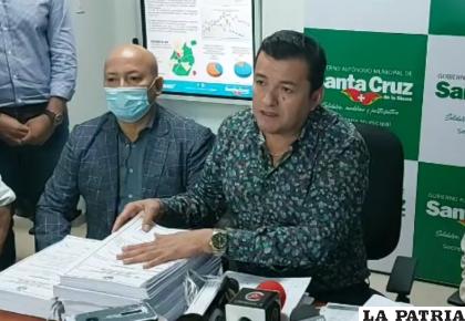 El Alcalde de Santa Cruz, Jhonny Fernández en rueda de prensa /Erbol