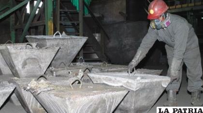 Minerales en depósitos de la Fundición de Vinto