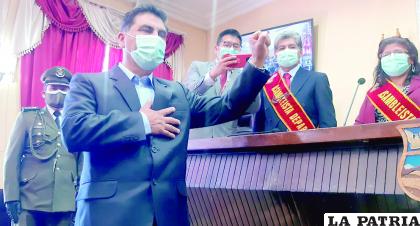 Johnny Vedia se convirtió en gobernador de Oruro con 119.683 votos lo que significó el 46,31 por ciento.