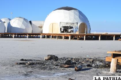 Salinas sufrió la quema de sus domos y vio en riesgo el turismo