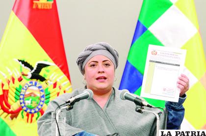 La ministra de la Presidencia, María Nela Prada se encargó de hacer el anuncio oficial de la abrogación de la Ley
