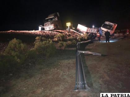Las barandas quedaron deterioradas después del impacto /Cortesía