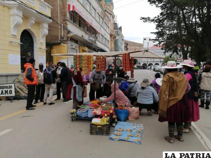 Persiste el conflicto del Mercado Kantuta /LA PATRIA