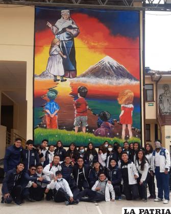 Pintar este mural les tomó un mes y medio a los estudiantes /LA PATRIA