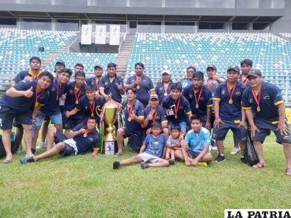 El plantel que proviene de La Joya se quedó con el trofeo de campeón luego de un gran partido /Fstmb