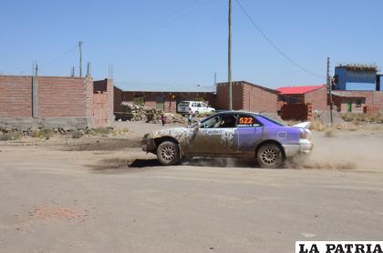Edward Álvarez va peleando la punta en la R2B /LA PATRIA