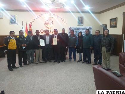 Los dirigentes del salonismo ya tiene su certificado de nacimiento legal /LA PATRIA