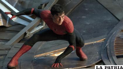 En esta imagen difundida por Sony Pictures, Tom Holland actúa en una escena de “Spider-Man: No Way Home” de Columbia Pictures. /Sony Pictures vía AP