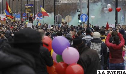 La protesta contra las medidas anticovid en Bruselas /AP foto /Olivier Matthys