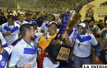 La lluvia no amargó la fiesta de los orureños /LA PATRIA