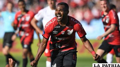 Nikao, en el minuto 29, anotó el gol que le valió ganar a Bragantino /conmebol.com