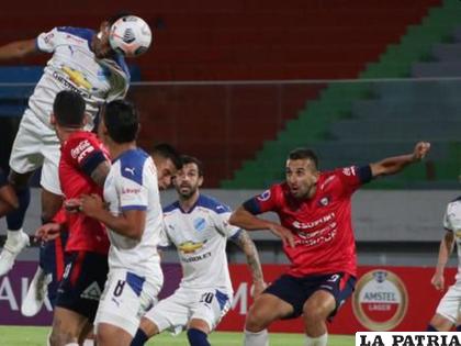 Bolívar y Wilstermann, recayeron en el mismo grupo y terminaron perjudicándose al empatar en la ida y en la vuelta /elcomercio.com