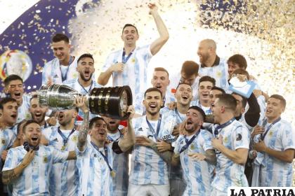 Argentina finalmente pudo volver a levantar el trofeo de campeón 
después de 28 años /lanacion.com