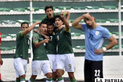Festejo de los seleccionados entre ellos Marcelo Martins, quien es el goleador de las eliminatorias /APG