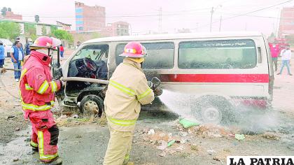 Proceden a sofocar el incendio en un motorizado