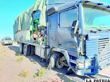 El camión indocumentado, trasladaba mercadería ilegal