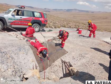 Bomberos descienden a una mina para buscar a Adriana Toco