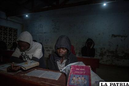 Los estudiantes ya tienen la oportunidad de estudiar de noche 
/EL TIERRERO
