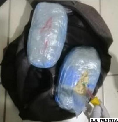 Los dos paquetes en forma ovoidal fueron secuestrados /Cortesía