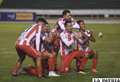 Dura labor para el entrenador Robledo para rearmar el equipo /APG