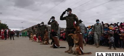 El Centro de Adiestramiento de Canes amenizó la mañana con una demostración /LA PATRIA