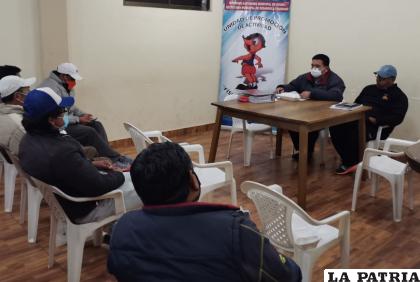 Durante la reunión de delegados para la elección del nuevo directorio / LA PATRIA