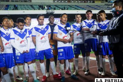 El equipo “santo” acostumbrado a jugar a estadio lleno, terminó abandonado por sus seguidores /APG