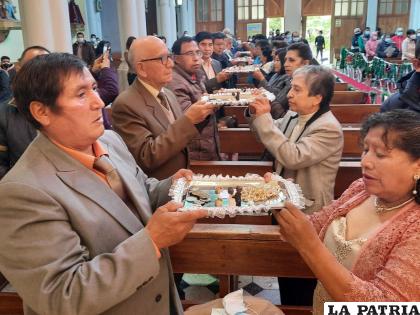 Parejas renuevan sus votos matrimoniales 
/DIÓCESIS
