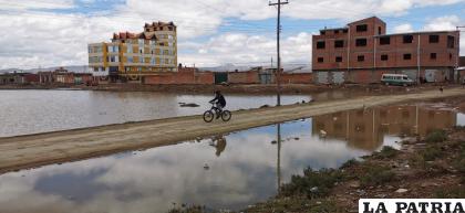 Un camino separa a la urbanización “Dios es Amor” /LA PATRIA
