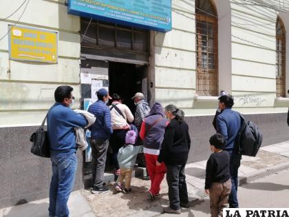 Población que no pudo recibir su dosis/ LA PATRIA
