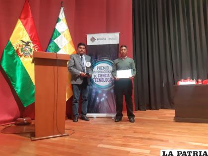 Algunos representantes del proyecto de la totora reciben el Premio Nacional
 /Walter Ignacio