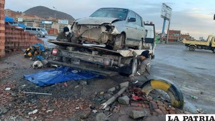 El automóvil tiene daños materiales en la parte delantera /LA PATRIA