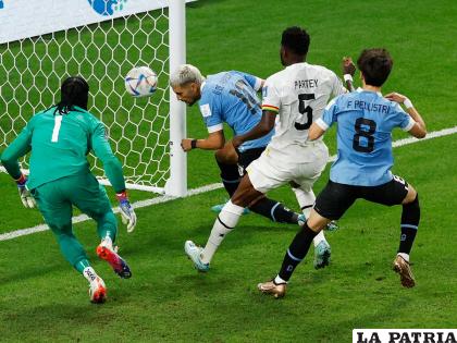 Giorgian Arrascaeta marcó los dos goles para la selección uruguaya /excelsior.com
