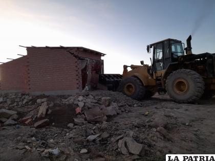 Demolición de construcciones clandestinas /LA PATRIA

