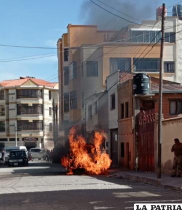 El fuego consumió el motorizado /LA PATRIA
