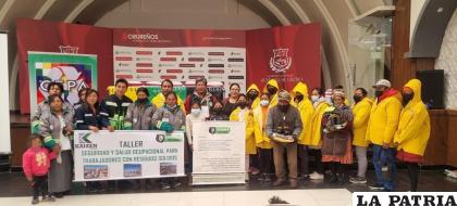 Entrega de equipo de protección a recolectores 
/LA PATRIA 
