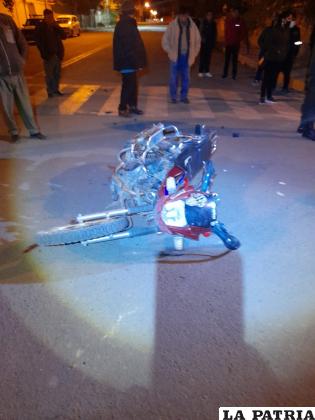 Los dos ocupantes de una moto fueron socorridos a un centro médico /Tránsito
