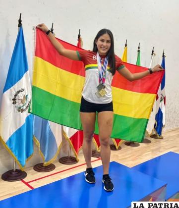 Angélica Barrios fue la vencedora en la división 21 años 
/Febora