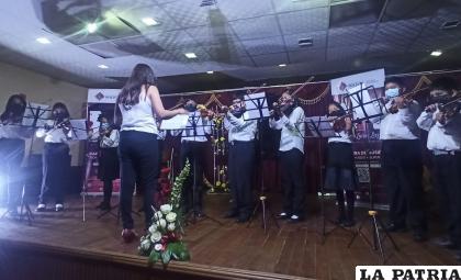 Presentación de violín en el recital de clausura /LA PATRIA
