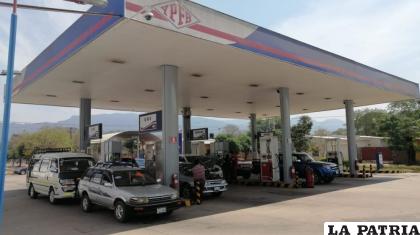 Surtidor de combustible /Archivo Ministerio de Hidrocarburos y Energía